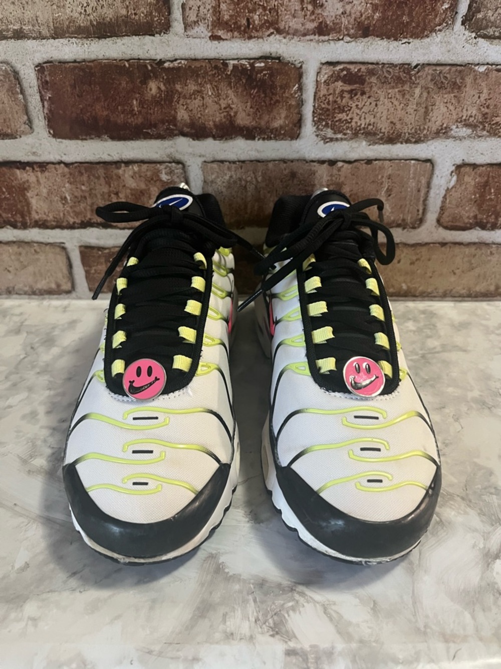 Nike - Picture 2 of 6